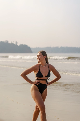 Zestaw czarne brazyliany z wysokim stanem + czarny top bikini wiązany w talii BENG