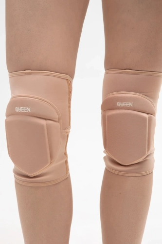 Beżowe nakolanniki Pro 4 z gripem QUEEN