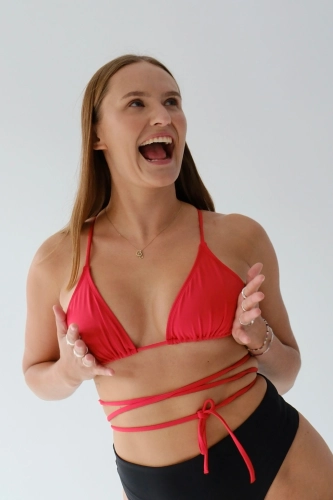 Czerwony top bikini wiązany w talii BENG